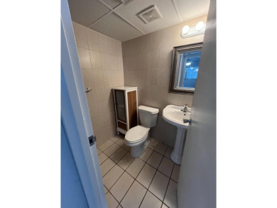 CLEAN, CLEAN, CLEAN!! Great ground floor 2/2 unit in Flanders on Kings Point Golf -Flanders Way in Florida - for sale on GolfHomes.com, golf home, golf lot