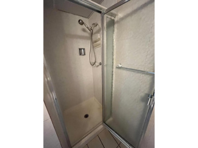 CLEAN, CLEAN, CLEAN!! Great ground floor 2/2 unit in Flanders on Kings Point Golf -Flanders Way in Florida - for sale on GolfHomes.com, golf home, golf lot