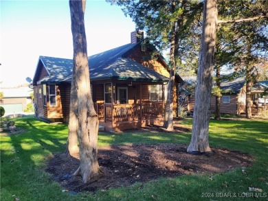 Discover the charm of this beautifully updated 2-bedroom, 2-bath on The Club At Old Kinderhook in Missouri - for sale on GolfHomes.com, golf home, golf lot