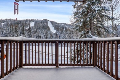 This beautifully updated 3-bedroom, 2-bathroom, 1,249 sq ft on  in  - for sale on GolfHomes.com, golf home, golf lot