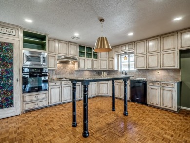 Absolutely gorgeous 3 bed | 2.5 bath | 2245 sf - one level home on Lake Hefner Golf Club in Oklahoma - for sale on GolfHomes.com, golf home, golf lot