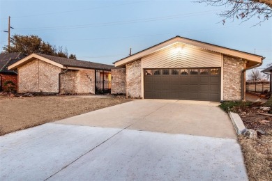 Absolutely gorgeous 3 bed | 2.5 bath | 2245 sf - one level home on Lake Hefner Golf Club in Oklahoma - for sale on GolfHomes.com, golf home, golf lot