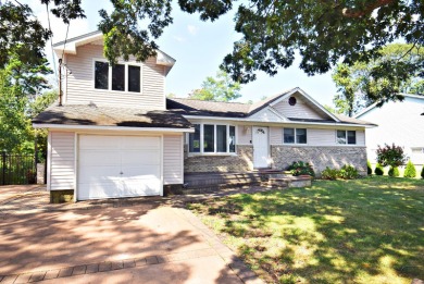 Almost brand new home at 888 Chester Rd Sayville in the on Island Hills Golf Club in New York - for sale on GolfHomes.com, golf home, golf lot