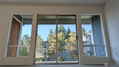 The only 2B2B  Move-In Ready Condo Under 200k in Seattle on Rainier Golf and Country Club in Washington - for sale on GolfHomes.com, golf home, golf lot