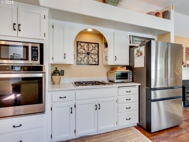 Enjoy resort-style living at Charbonneau! This 2 bed 2 bath on Charbonneau Golf Club in Oregon - for sale on GolfHomes.com, golf home, golf lot