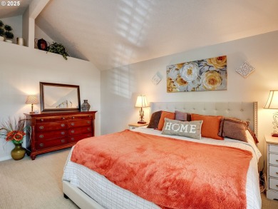 Enjoy resort-style living at Charbonneau! This 2 bed 2 bath on Charbonneau Golf Club in Oregon - for sale on GolfHomes.com, golf home, golf lot