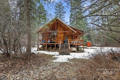 Beautiful 1,244 sq. ft. log home offering 2 bed/1 bath, with on Terrace Lakes Golf Resort in ID - for sale on GolfHomes.com, golf home, golf lot