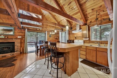 Beautiful 1,244 sq. ft. log home offering 2 bed/1 bath, with on Terrace Lakes Golf Resort in ID - for sale on GolfHomes.com, golf home, golf lot