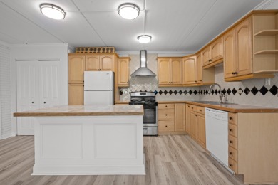 Almost never available - first floor ranch condo with GOLF on Cress Creek Country Club in Illinois - for sale on GolfHomes.com, golf home, golf lot