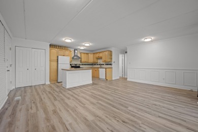 Almost never available - first floor ranch condo with GOLF on Cress Creek Country Club in Illinois - for sale on GolfHomes.com, golf home, golf lot