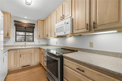 Enjoy the best of Keowee Key living in this spacious 3-bedroom on Keowee Key Golf and Country Club in South Carolina - for sale on GolfHomes.com, golf home, golf lot