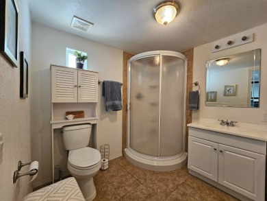 This charming 2-bedroom, 2-bathroom home features a new roof on Viewpoint Golf Resort in Arizona - for sale on GolfHomes.com, golf home, golf lot