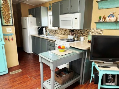 Right now, you could own a 1988 model 1 bed/1 bath, 396.00 sq on Viewpoint Golf Resort in Arizona - for sale on GolfHomes.com, golf home, golf lot
