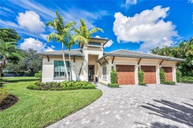 IMMEDIATE GOLF MEMBERSHIP AVAILABLE. Situated on over one half on Quail West Golf and Country Club in Florida - for sale on GolfHomes.com, golf home, golf lot