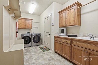 Beautiful Custom Single-Level Home in Highly Desired Carriage on Hunters Point Golf Club in ID - for sale on GolfHomes.com, golf home, golf lot