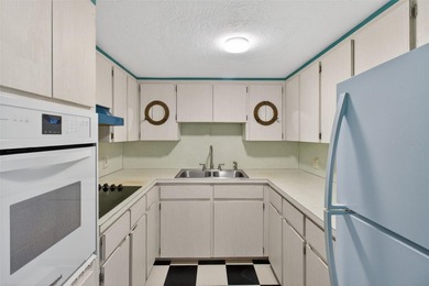 Under contract-accepting backup offers. One or more photo(s) has on On Top Of The World Golf Course in Florida - for sale on GolfHomes.com, golf home, golf lot