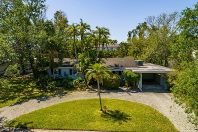 PRICE REDUCED!! HUGE SNELL ISLE LOT- With its prime location in on The Renaisssance Vinoy Golf Club in Florida - for sale on GolfHomes.com, golf home, golf lot