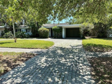 PRICE REDUCED!! HUGE SNELL ISLE LOT- With its prime location in on The Renaisssance Vinoy Golf Club in Florida - for sale on GolfHomes.com, golf home, golf lot
