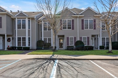 Welcome to this move in ready 2 bedroom, 2 full bath residence on The Greens At Half Hollow in New York - for sale on GolfHomes.com, golf home, golf lot