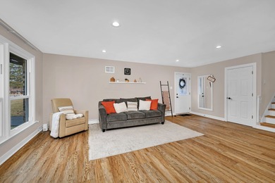 Welcome to 2533 Hickory Road in the highly sought-after Ravisloe on Ravisloe Country Club in Illinois - for sale on GolfHomes.com, golf home, golf lot