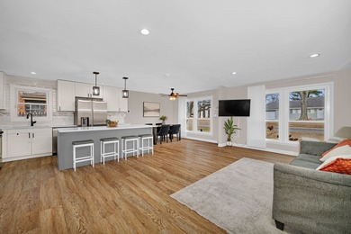 Welcome to 2533 Hickory Road in the highly sought-after Ravisloe on Ravisloe Country Club in Illinois - for sale on GolfHomes.com, golf home, golf lot