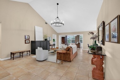 Lovely well maintained home in the heart of West Palm Beach! on Bear Lakes Country Club in Florida - for sale on GolfHomes.com, golf home, golf lot