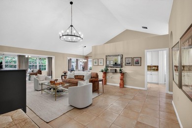 Lovely well maintained home in the heart of West Palm Beach! on Bear Lakes Country Club in Florida - for sale on GolfHomes.com, golf home, golf lot