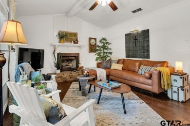 Welcome to this charming 1407 square foot, 3 bedroom, 2 bath on Hide-A-Way Lake Golf Course in Texas - for sale on GolfHomes.com, golf home, golf lot