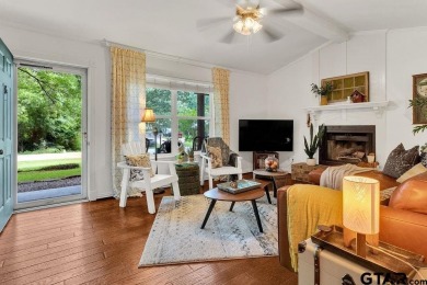 Welcome to this charming 1407 square foot, 3 bedroom, 2 bath on Hide-A-Way Lake Golf Course in Texas - for sale on GolfHomes.com, golf home, golf lot