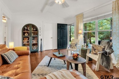 Welcome to this charming 1407 square foot, 3 bedroom, 2 bath on Hide-A-Way Lake Golf Course in Texas - for sale on GolfHomes.com, golf home, golf lot