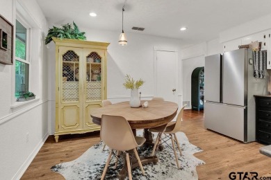 Welcome to this charming 1407 square foot, 3 bedroom, 2 bath on Hide-A-Way Lake Golf Course in Texas - for sale on GolfHomes.com, golf home, golf lot