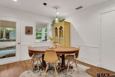 Welcome to this charming 1407 square foot, 3 bedroom, 2 bath on Hide-A-Way Lake Golf Course in Texas - for sale on GolfHomes.com, golf home, golf lot