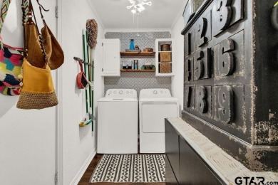 Welcome to this charming 1407 square foot, 3 bedroom, 2 bath on Hide-A-Way Lake Golf Course in Texas - for sale on GolfHomes.com, golf home, golf lot