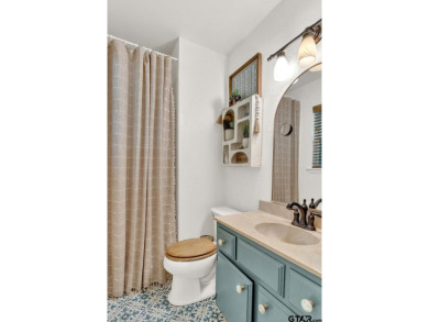 Welcome to this charming 1407 square foot, 3 bedroom, 2 bath on Hide-A-Way Lake Golf Course in Texas - for sale on GolfHomes.com, golf home, golf lot