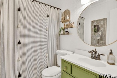 Welcome to this charming 1407 square foot, 3 bedroom, 2 bath on Hide-A-Way Lake Golf Course in Texas - for sale on GolfHomes.com, golf home, golf lot