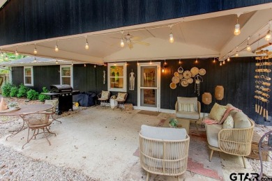 Welcome to this charming 1407 square foot, 3 bedroom, 2 bath on Hide-A-Way Lake Golf Course in Texas - for sale on GolfHomes.com, golf home, golf lot