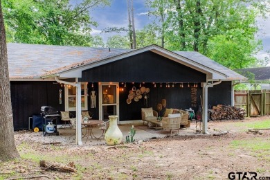 Welcome to this charming 1407 square foot, 3 bedroom, 2 bath on Hide-A-Way Lake Golf Course in Texas - for sale on GolfHomes.com, golf home, golf lot