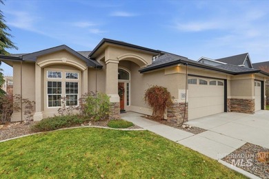 Welcome home to this beautiful 4-bedroom, 2.5-bath, two-story on Hunters Point Golf Club in Idaho - for sale on GolfHomes.com, golf home, golf lot