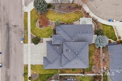 Welcome home to this beautiful 4-bedroom, 2.5-bath, two-story on Hunters Point Golf Club in Idaho - for sale on GolfHomes.com, golf home, golf lot