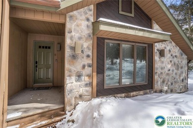 RESORT LIVING AT ITS FINEST! Immaculate Lake Harmony home offers on Split Rock Resort and Country Club in Pennsylvania - for sale on GolfHomes.com, golf home, golf lot