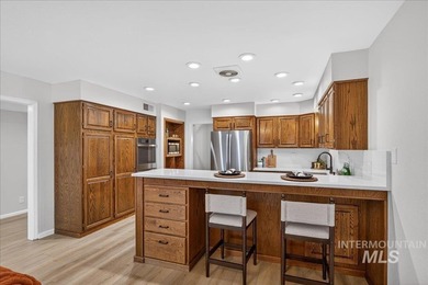 Fresh updates, geothermal community pool, & an amazing location on Warm Springs Golf Club in Idaho - for sale on GolfHomes.com, golf home, golf lot