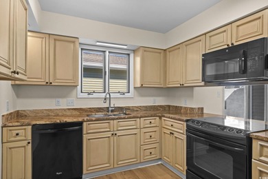 Beautifully updated 2-bedroom, 2-bath home in the desirable on Island Green Golf Club in South Carolina - for sale on GolfHomes.com, golf home, golf lot