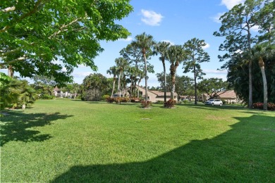 THE LOWEST PRICED GROUND FLOOR UNIT IN DUNBAR WOODS! UPDATED AND on PGA National Golf Club in Florida - for sale on GolfHomes.com, golf home, golf lot