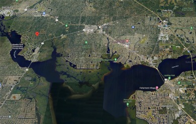 Great property for sale in Port Charlotte, that has 80 ft of on Riverwood Golf Club in Florida - for sale on GolfHomes.com, golf home, golf lot