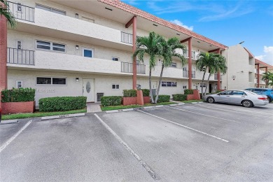 This well maintained 2-bedroom, 2-bath condo, ideally situated on Hollybrook Golf and Tennis Club  in Florida - for sale on GolfHomes.com, golf home, golf lot