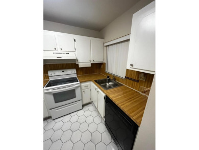 +55 COMMUNITY, NICE UNIT, WATER VIEW, LOCATION, LOCATION on Sunrise Lakes Phase III in Florida - for sale on GolfHomes.com, golf home, golf lot
