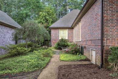 Stunning 4-bed, 3.5-bath home in one of Chenal's most desirable on Chenal Country Club - Bear Den Mountain in Arkansas - for sale on GolfHomes.com, golf home, golf lot