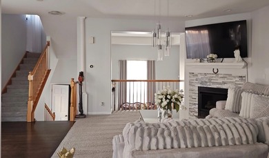 Largest River Bend end-unit townhome with 3 levels of living on River Bend Golf Club in Illinois - for sale on GolfHomes.com, golf home, golf lot