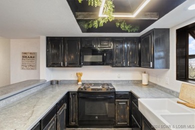 Amazing Top Floor End Unit 3 bed / 2.5 bath Condo boasting over on Seasons Ridge At Four Seasons in Missouri - for sale on GolfHomes.com, golf home, golf lot
