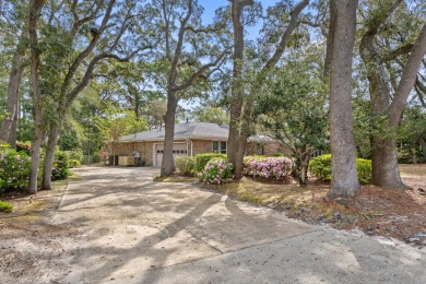 This beautiful 4/2 is situated in the charming Lake Lorraine on Shalimar Pointe Golf and Country Club in Florida - for sale on GolfHomes.com, golf home, golf lot